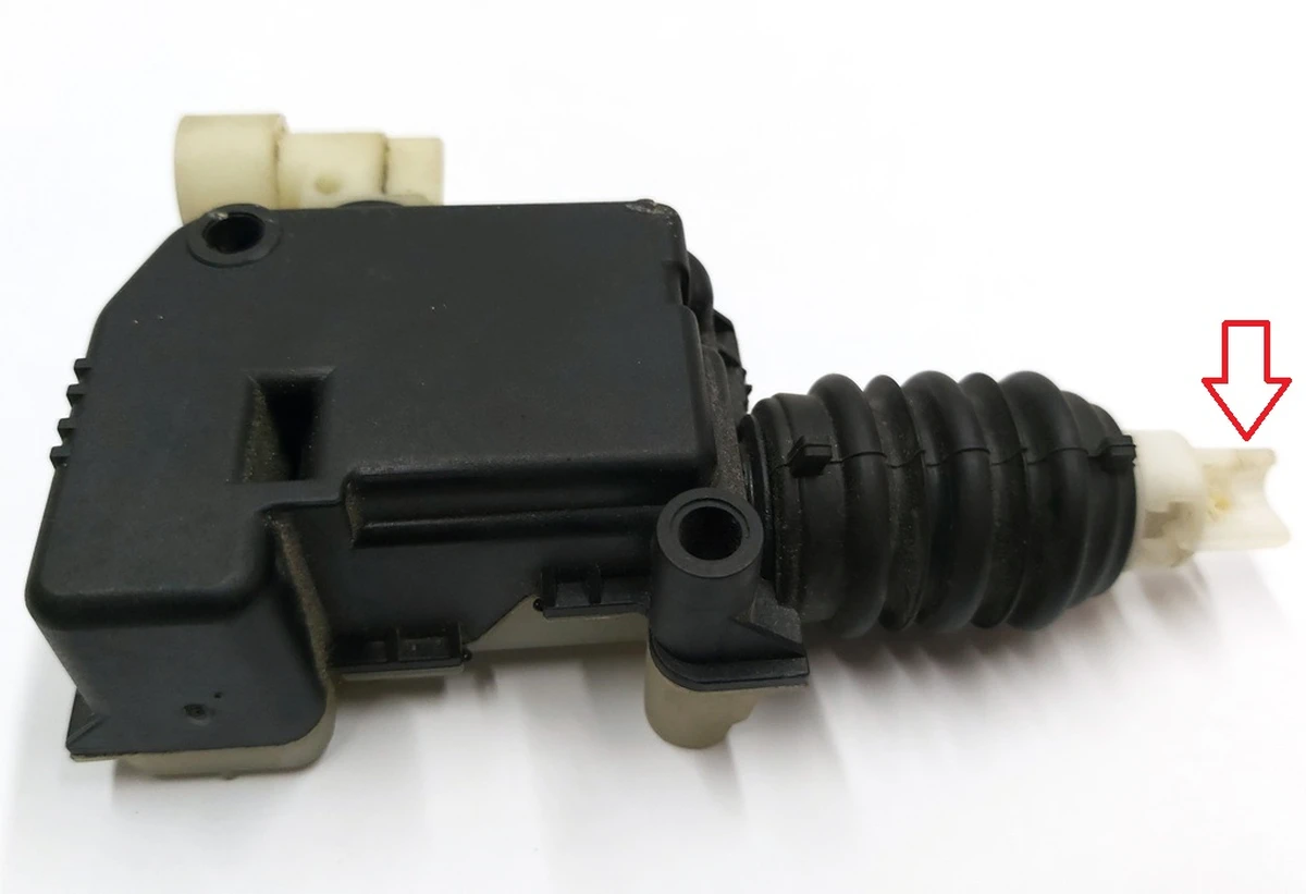 6 Привод замка капота электрический левый  правый с повреждением Tesla model S model S REST 1033010-00-C