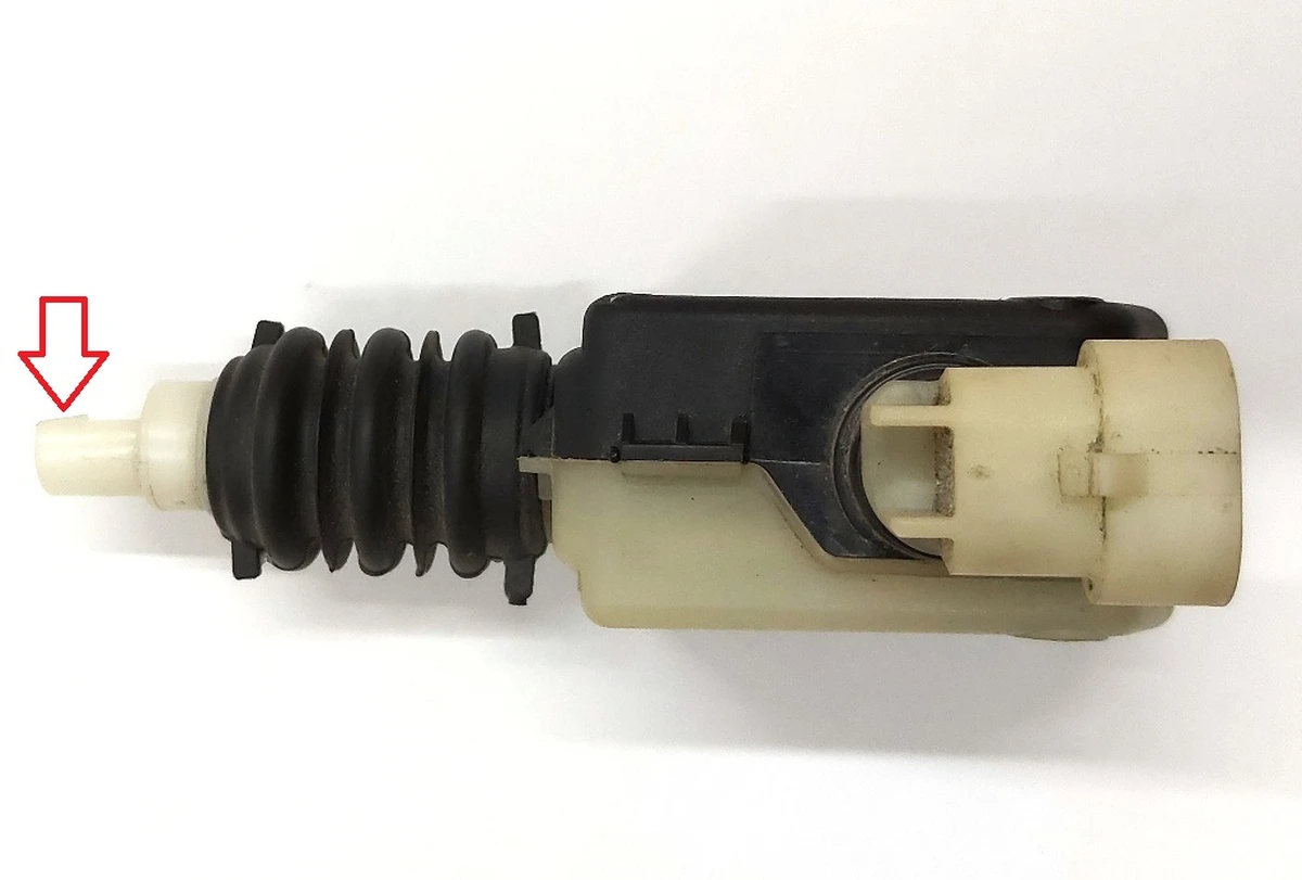 6 Привод замка капота электрический левый  правый с повреждением Tesla model S model S REST 1033010-00-C