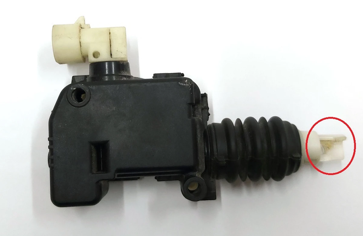 6 Привод замка капота электрический левый  правый с повреждением Tesla model S model S REST 1033010-00-C