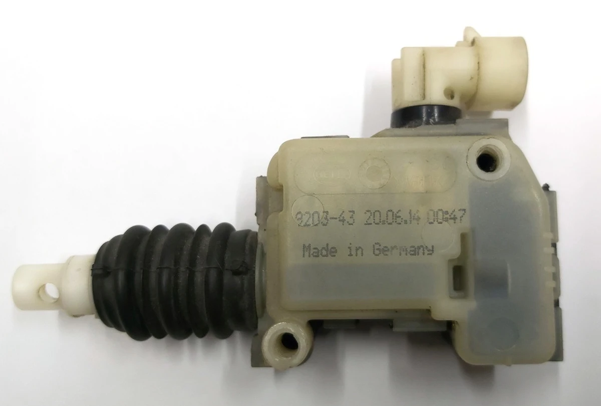 6 Привод замка капота электрический левый  правый с повреждением Tesla model S model S REST 1033010-00-C