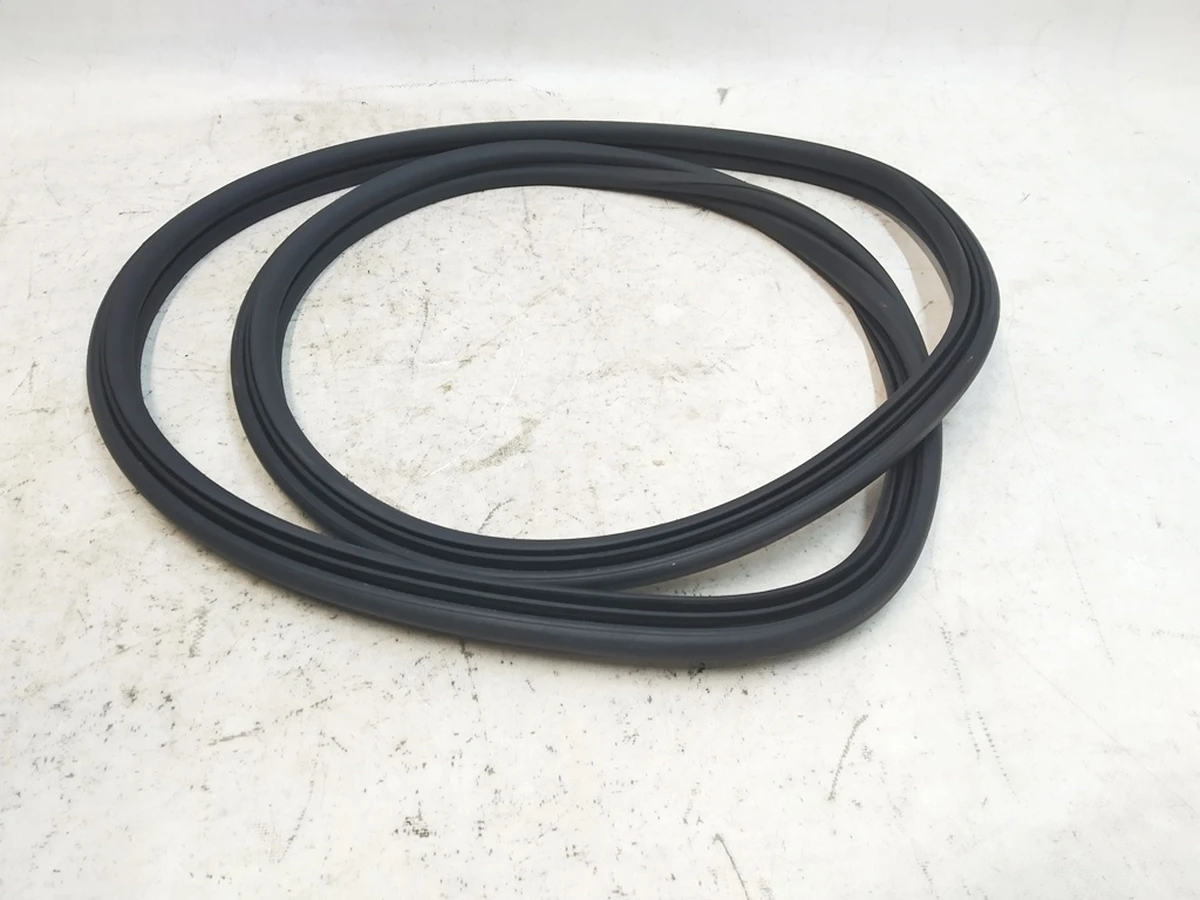 1 FRUNK SEAL WITH SECTION Tesla Model X, Model X Mar 2021 1486211-00-A