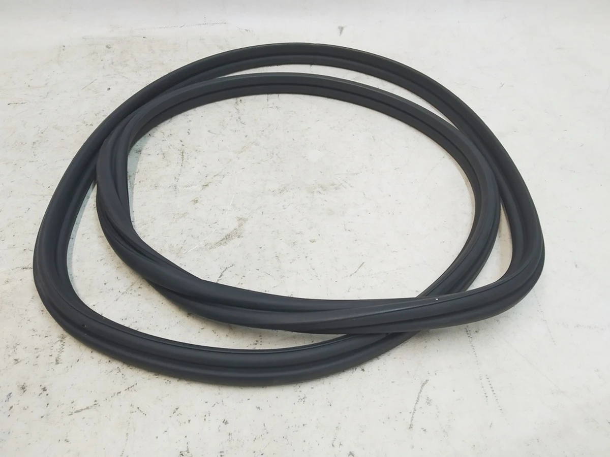 1 FRUNK SEAL WITH SECTION Tesla Model X, Model X Mar 2021 1486211-00-A