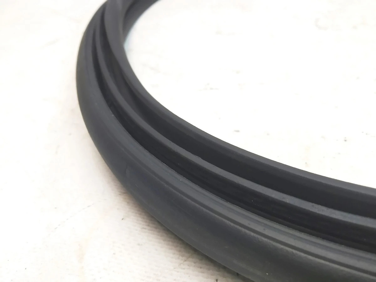 1 FRUNK SEAL WITH SECTION Tesla Model X, Model X Mar 2021 1486211-00-A