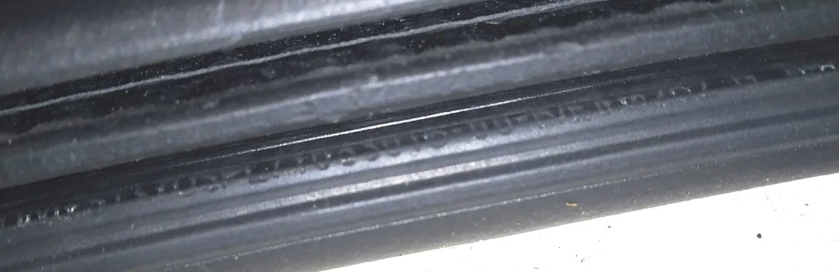 1 FRUNK SEAL WITH SECTION Tesla Model X, Model X Mar 2021 1486211-00-A