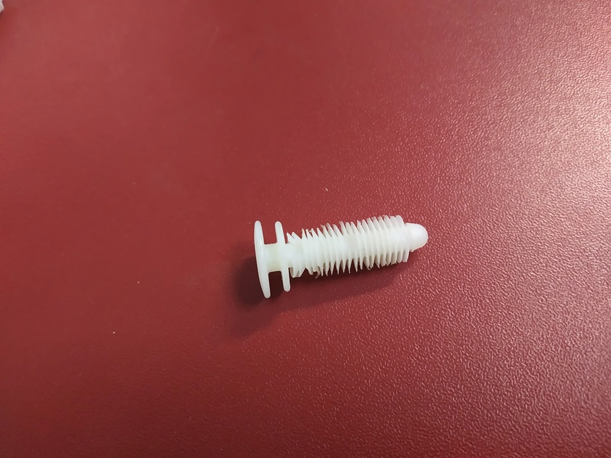 Кліпса кріплення спинки сидіння 6MM (ялинка) Tesla Model S 1033934-00-A