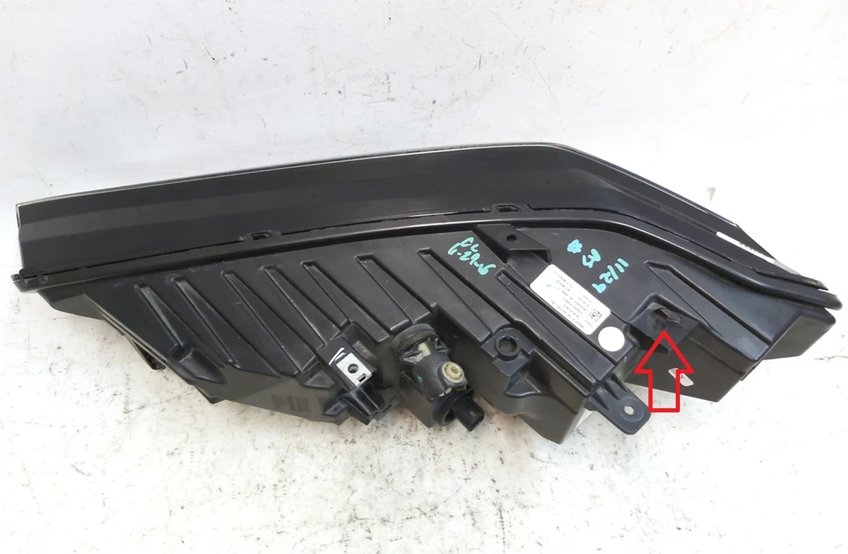 2 Фара головна права UP LEVEL (USA) з пошкодженням Tesla model X 1034315-00-F