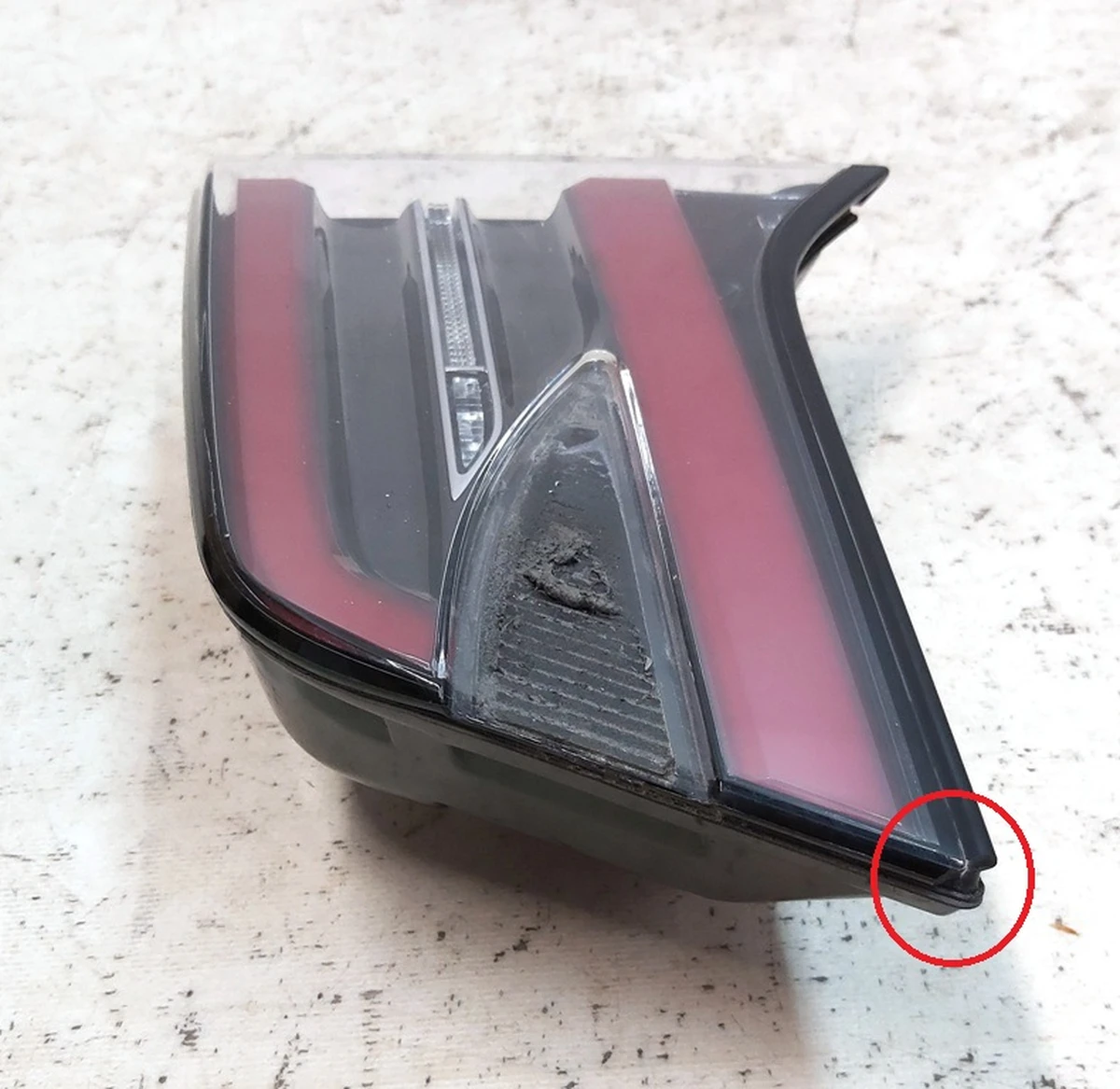 7 Ліхтар правий внутрішній (USA) з пошкодженням Tesla model X 1034337-00-B