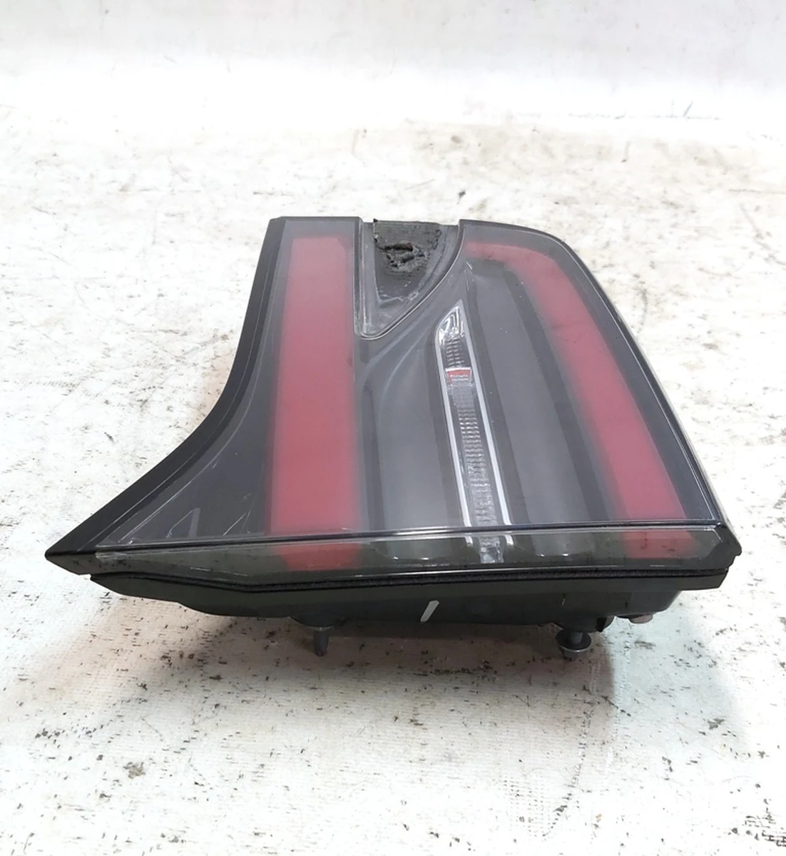 7 Ліхтар правий внутрішній (USA) з пошкодженням Tesla model X 1034337-00-B