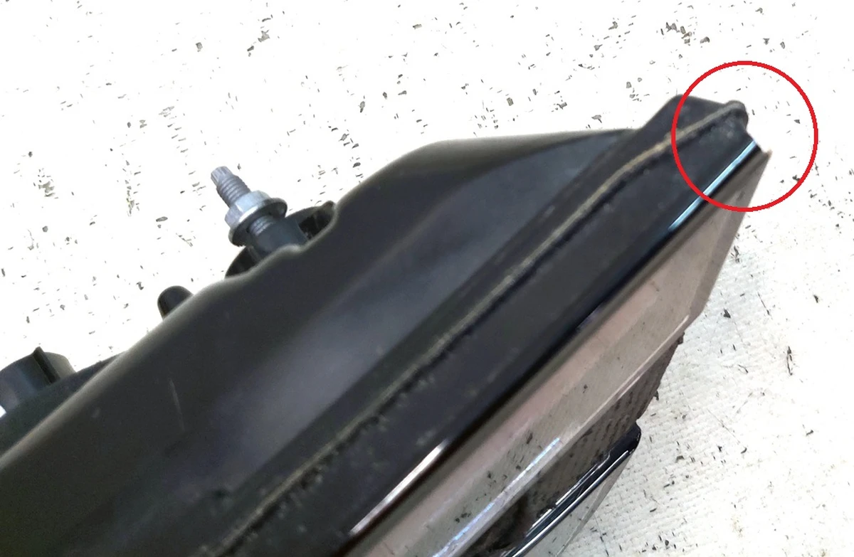 7 Ліхтар правий внутрішній (USA) з пошкодженням Tesla model X 1034337-00-B