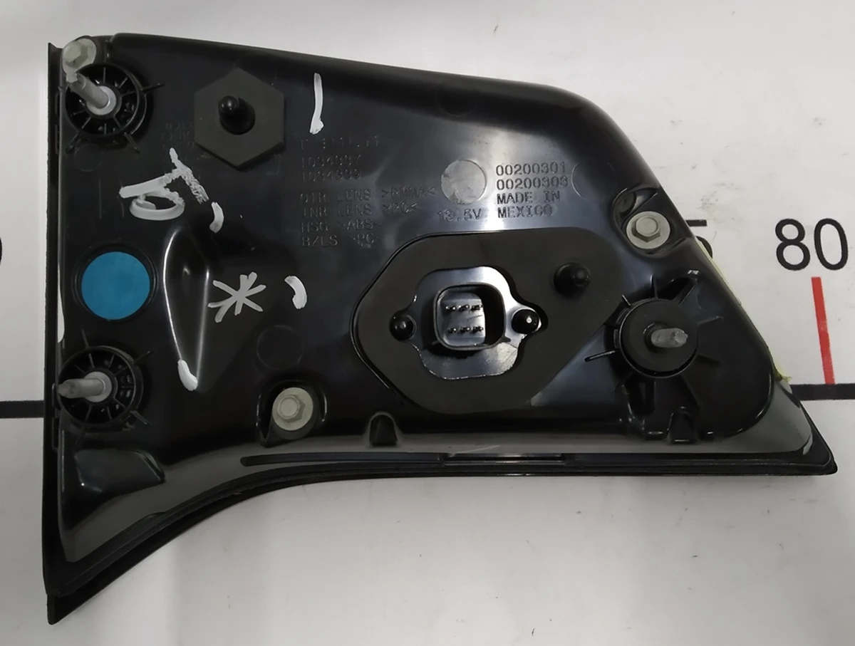 7 Right inner lamp (USA) Tesla model X 1034337-00-B