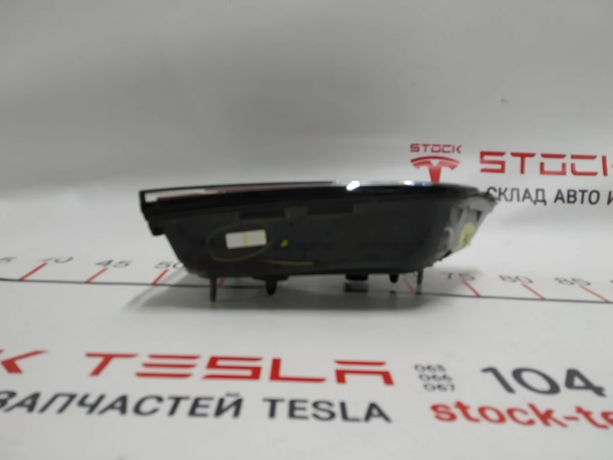7 Right inner lamp (USA) Tesla model X 1034337-00-B
