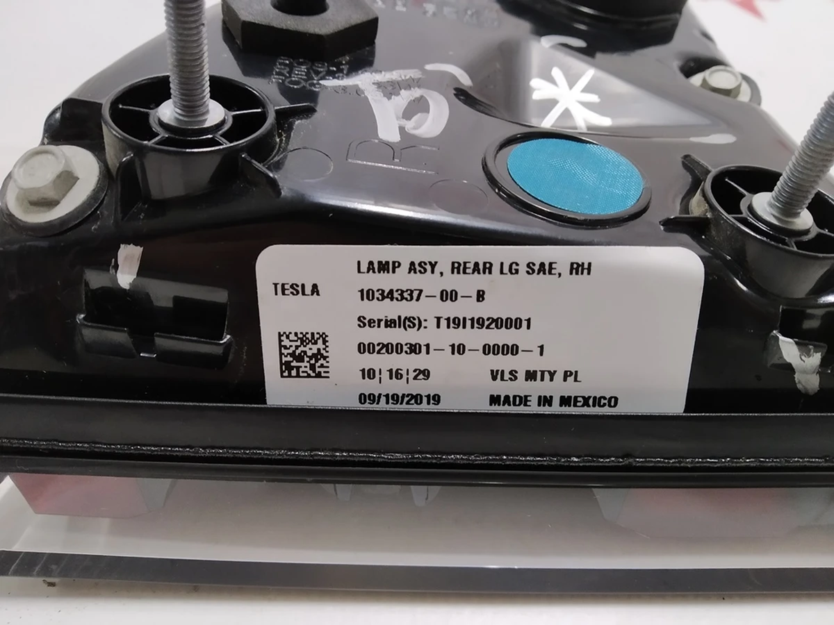 7 Right inner lamp (USA) Tesla model X 1034337-00-B