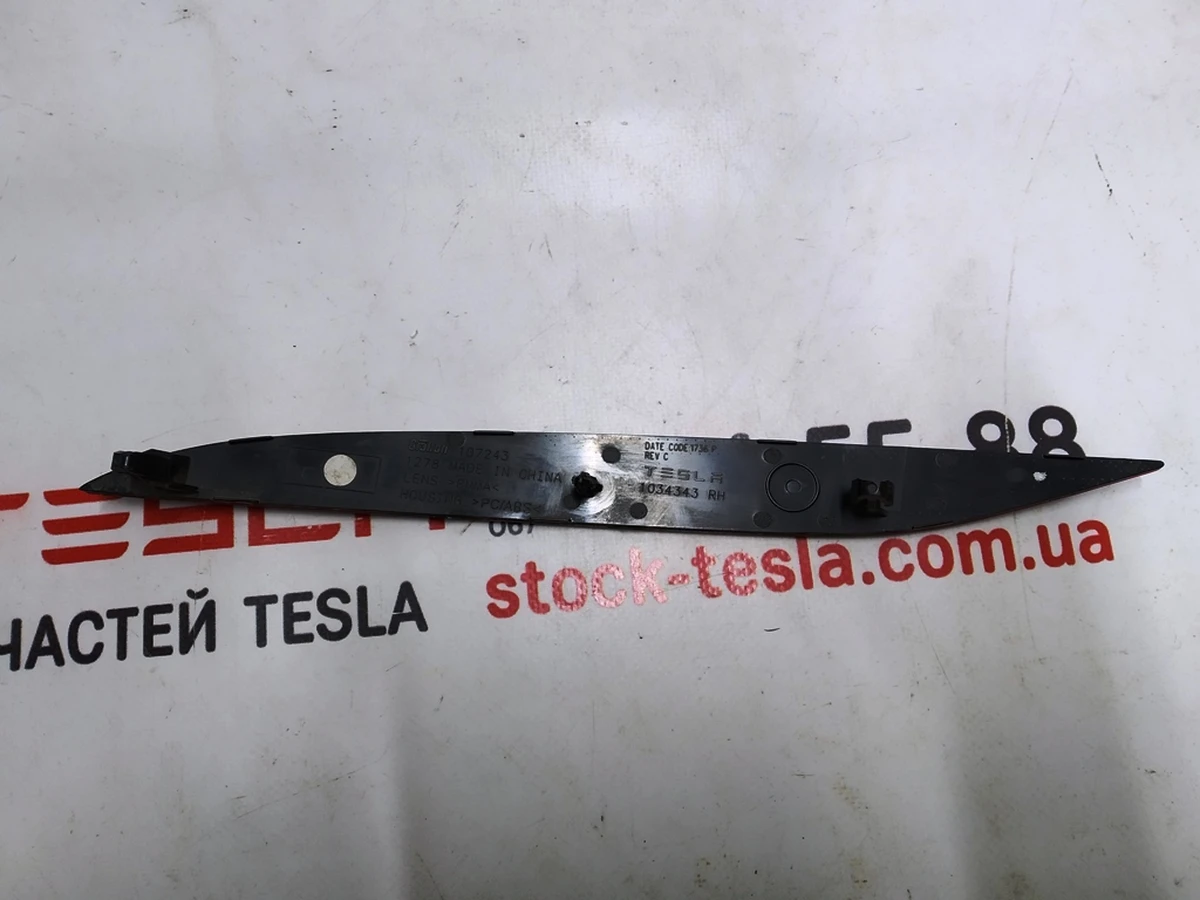 12 Отражатель заднего бампера правый Tesla model X 1034343-00-C