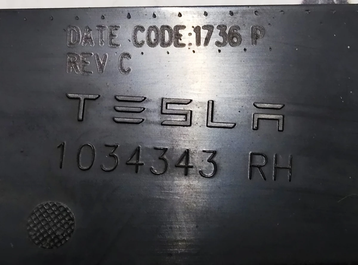 12 Отражатель заднего бампера правый Tesla model X 1034343-00-C