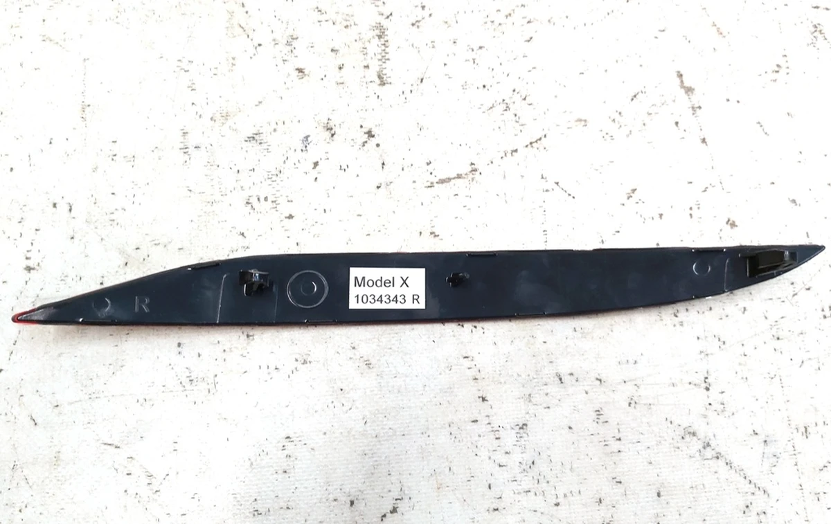 12 Відбивач заднього бампера правий Tesla model X 1034343-00-C