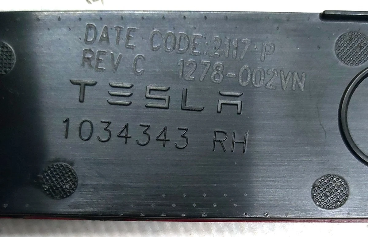 12 LAMP ASY, REAR REFLEX (RH) NEW Tesla model X 1034343-00-C