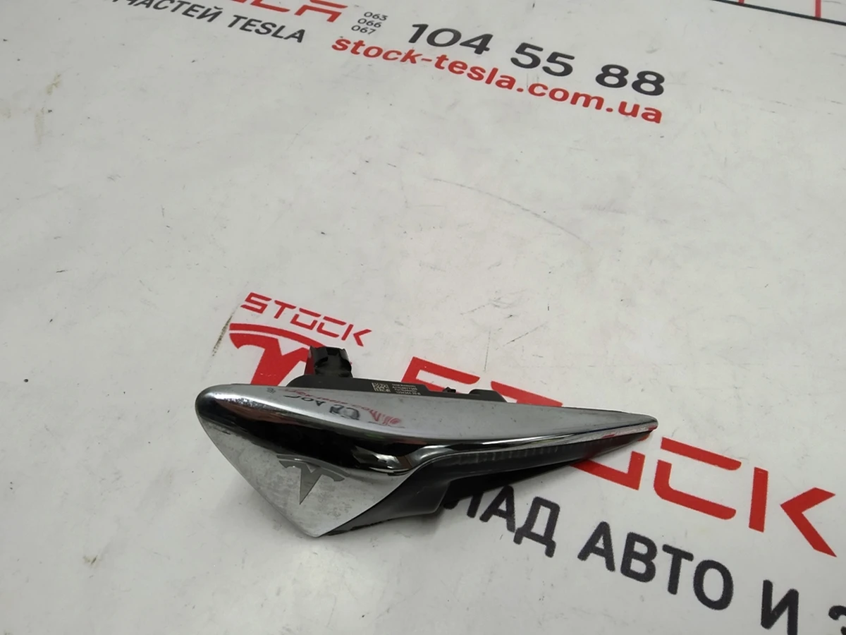 7 Повторитель поворота правый (камера) с повреждениями Tesla model S REST, Tesla model X 1034345-00-D