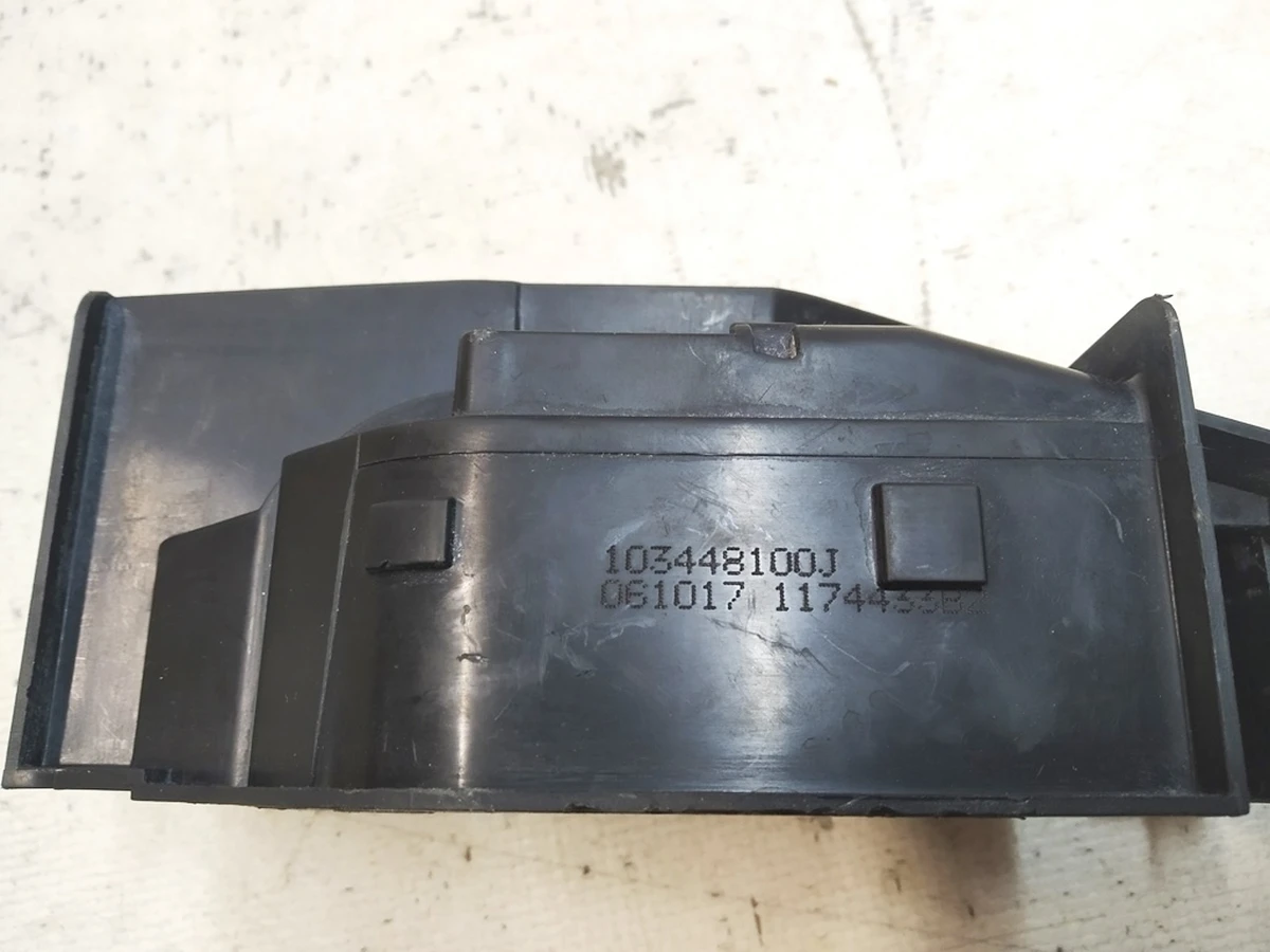 3 Корпус замка дверей задніх правих Tesla model X 1034481-00-K