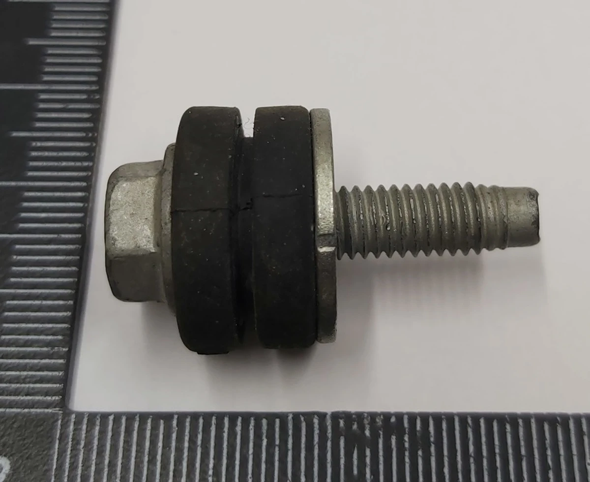 1 Подушка-демпферна кріплення приводу відкриття замку багажника / двері задньої лівої / правої Tesla model X 1034485-S0-C