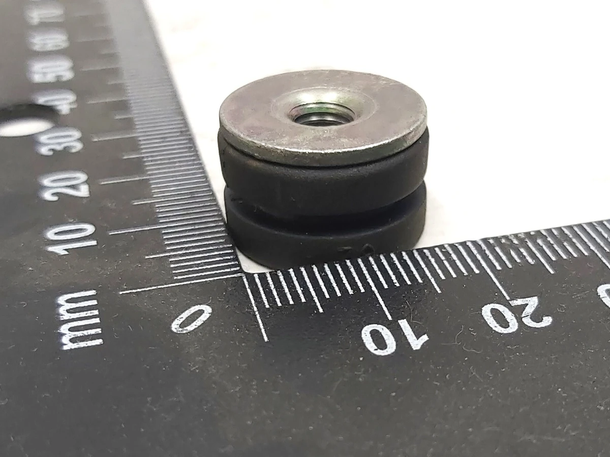 1 Подушка-демпферна кріплення приводу відкриття замку багажника/двері задньої лівої/правої Tesla model X 1034485-S0-C