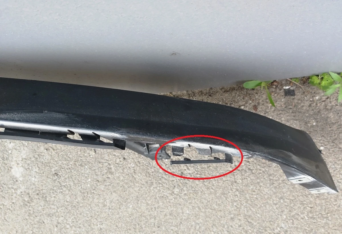 25 Накладка бампера переднего нижняя (губа) с повреждением Tesla model X 1034833-00-E