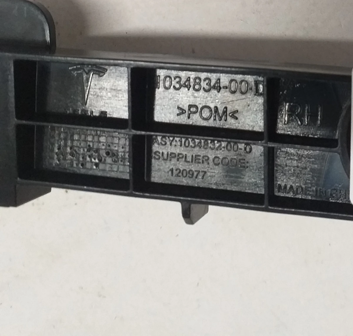 9 Кронштейн заднього бампера правий Tesla Model X, Model X Mar 2021 1034832-00-D