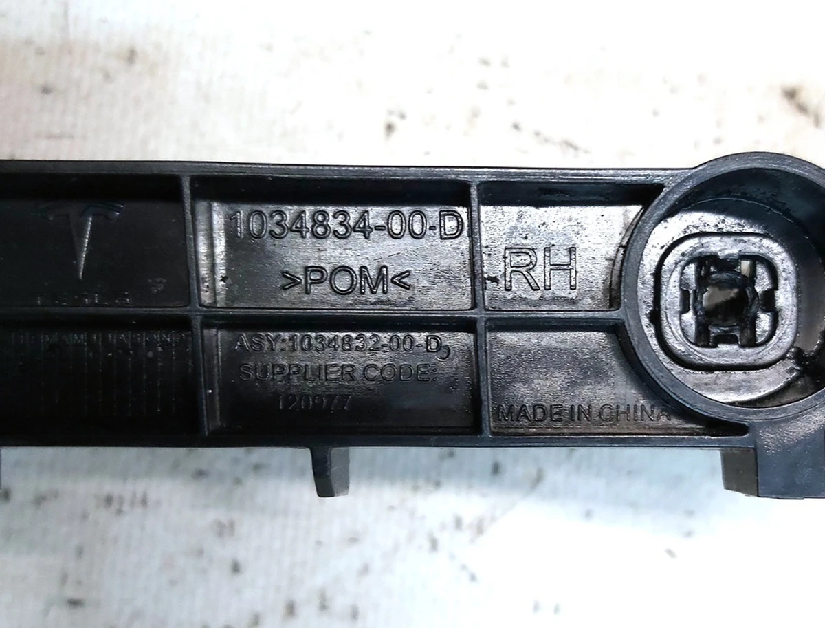 9 Кронштейн заднего бампера правый Tesla Model X, Model X Mar 2021 1034832-00-D