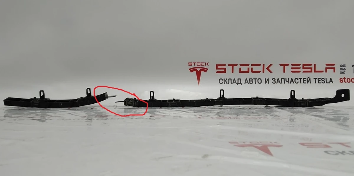 9 Кронштейн заднього бампера правий із пошкодженням Tesla Model X, Model X Mar 2021 1034832-00-D