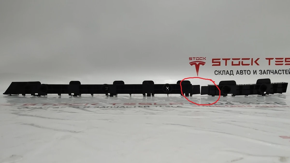 9 Кронштейн заднього бампера правий із пошкодженням Tesla Model X, Model X Mar 2021 1034832-00-D