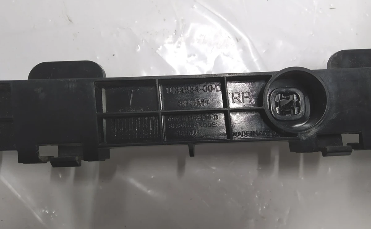 9 Кронштейн заднього бампера правий із пошкодженням Tesla Model X, Model X Mar 2021 1034832-00-D