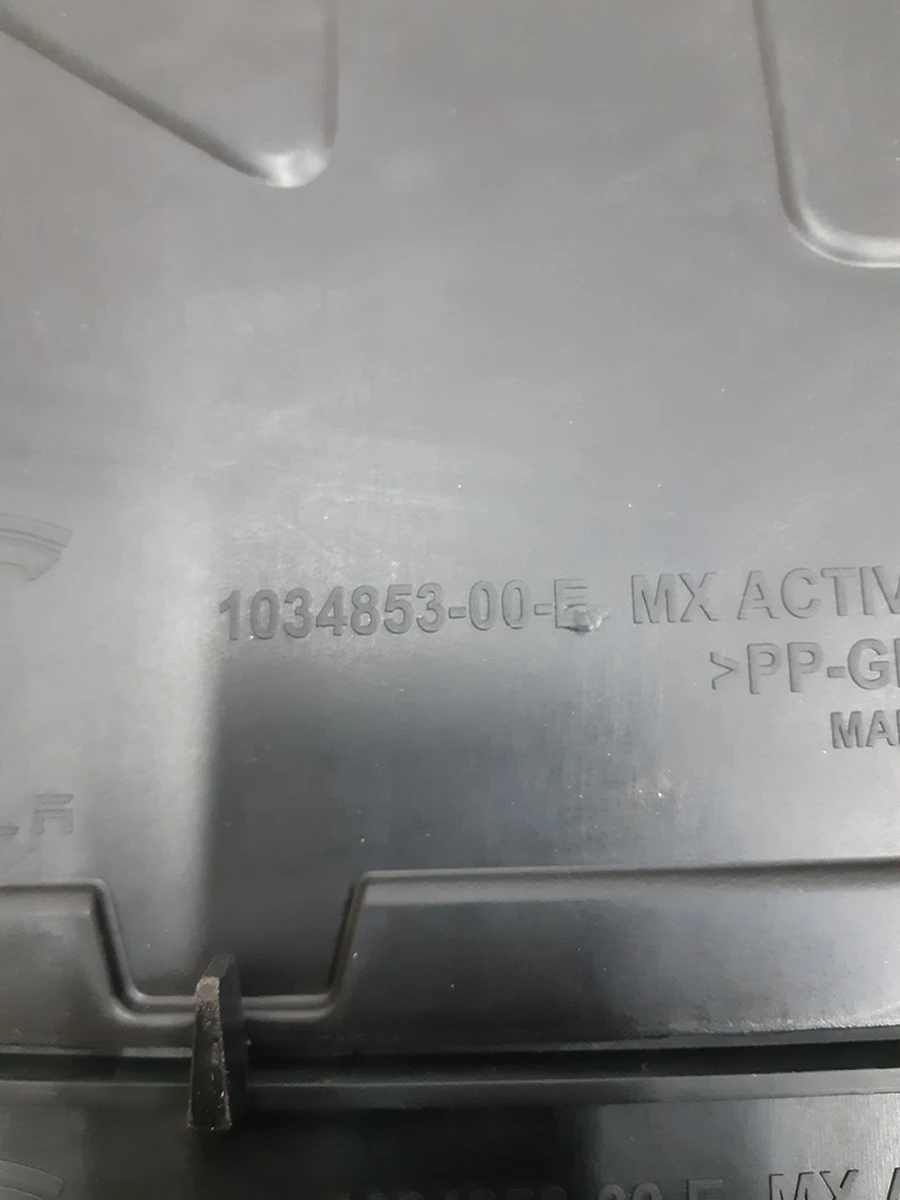 7 Повітрозабірник центральний у корпусі з люверсами та приводом у зборі NEW Tesla model X 1034850-00-F