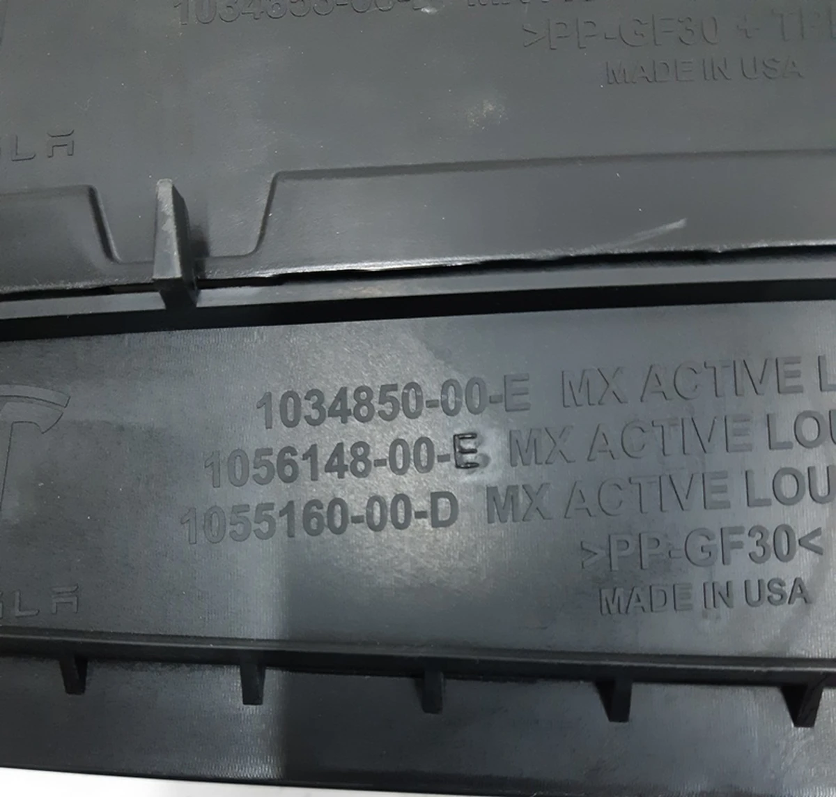 7 Повітрозабірник центральний у корпусі з люверсами та приводом у зборі NEW Tesla model X 1034850-00-F