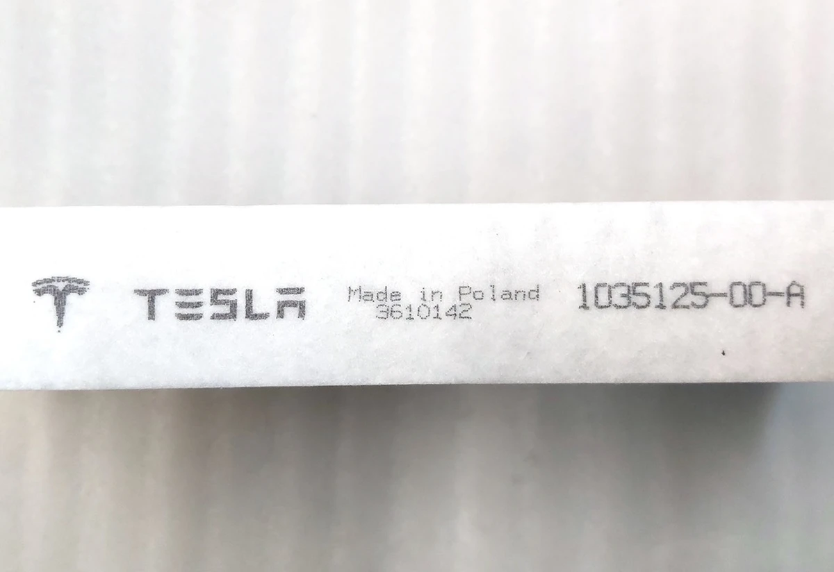 3 Фильтр салона угольный Tesla model S 1035125-00-A