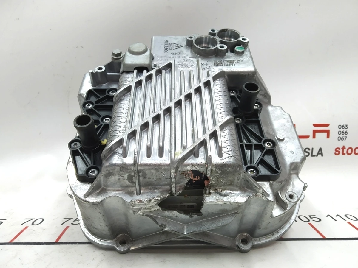 1 Інвертор двигуна переднього REV01 ADC2 з пошкодженням Tesla model X 1134783-01-J