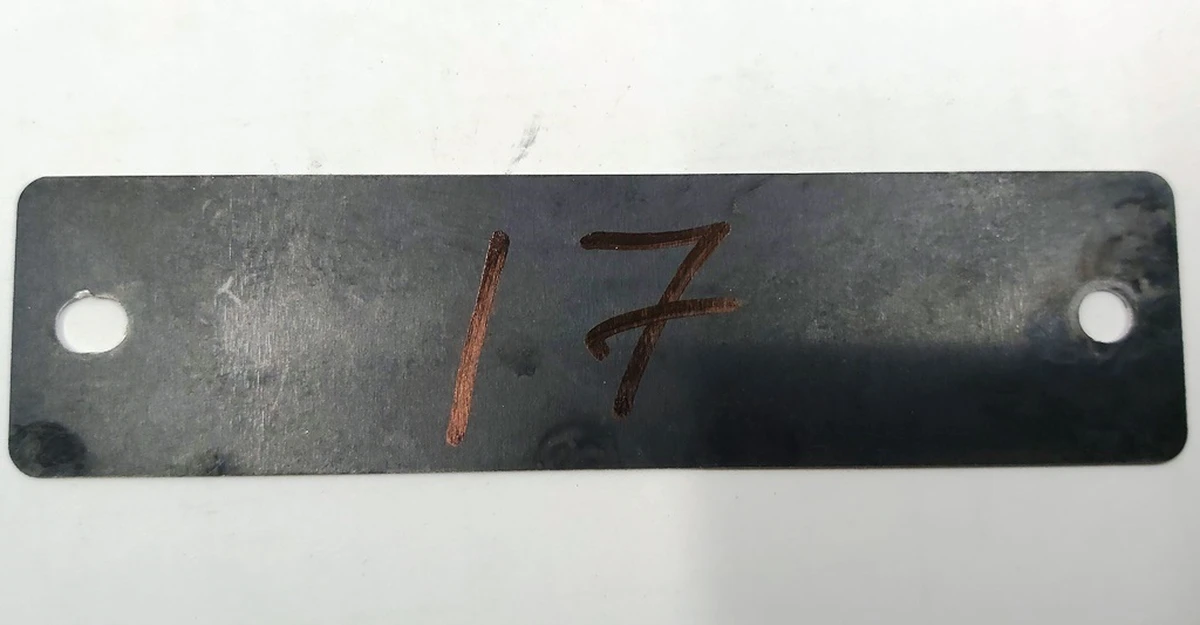 Табличка с VIN кодом под лобовым стеклом Tesla model X 100 D 1035217-S0-A