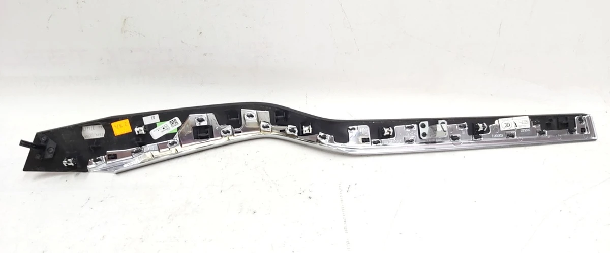 Накладка декоративна карти дверей передньої правої CARBON FIBER Tesla model X 1035812-11-B