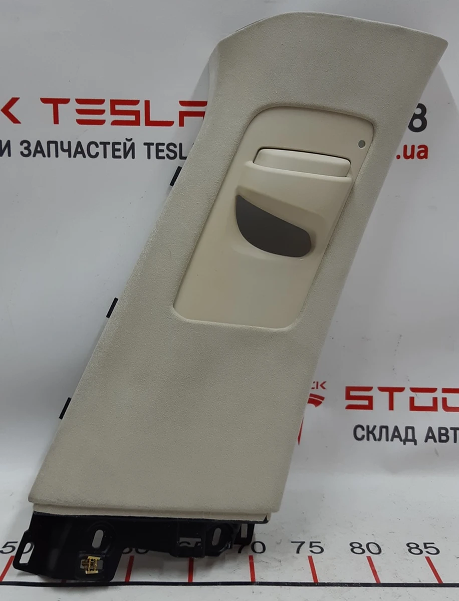 Облицовка стойки B верхняя правая ALCANTARA MX CREAM Tesla Model X 1035954-07-H