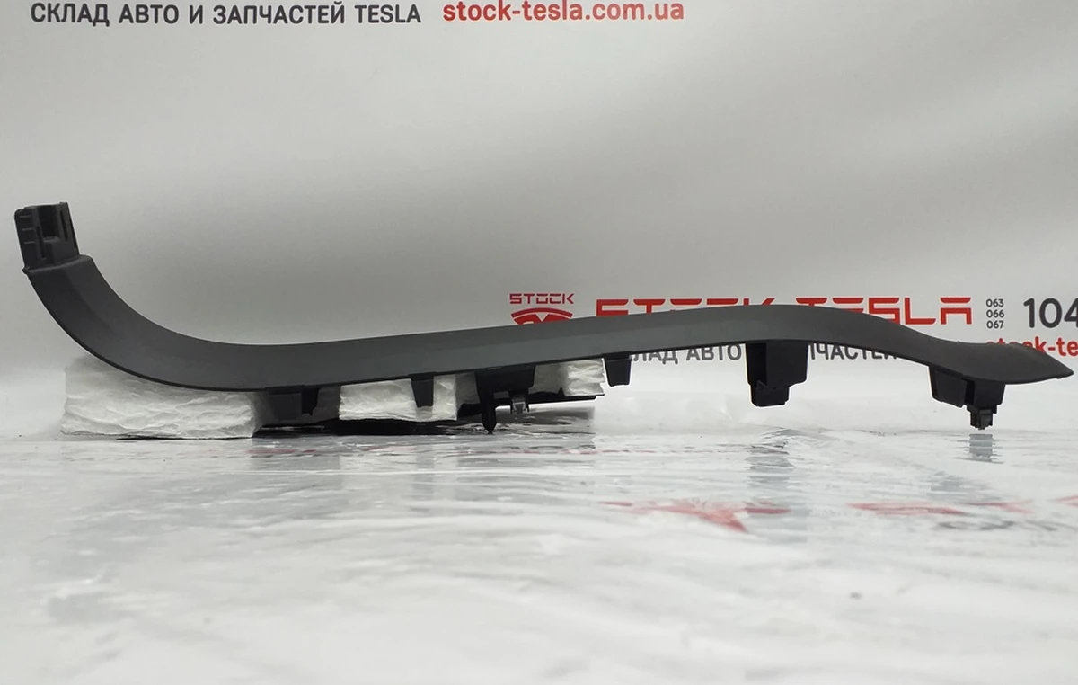 8 Облицовка стойки A нижняя правая Tesla model X 1035965-00-E
