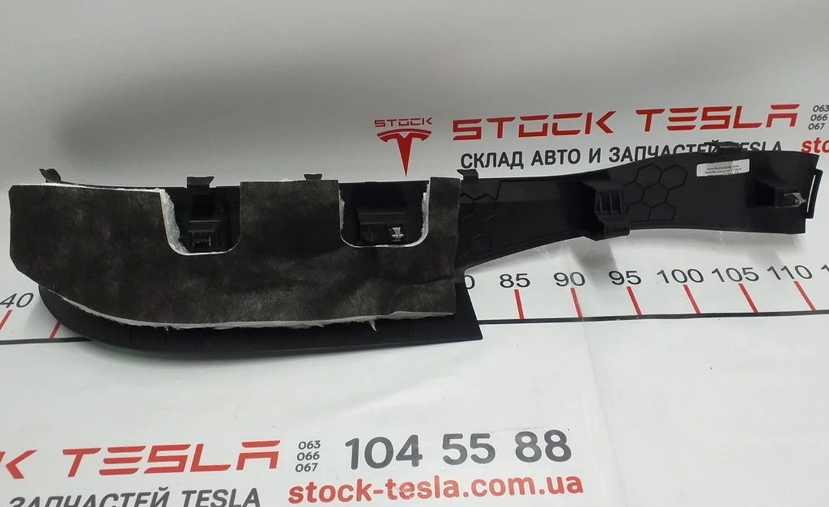 8 Облицовка стойки A нижняя правая Tesla model X 1035965-00-E