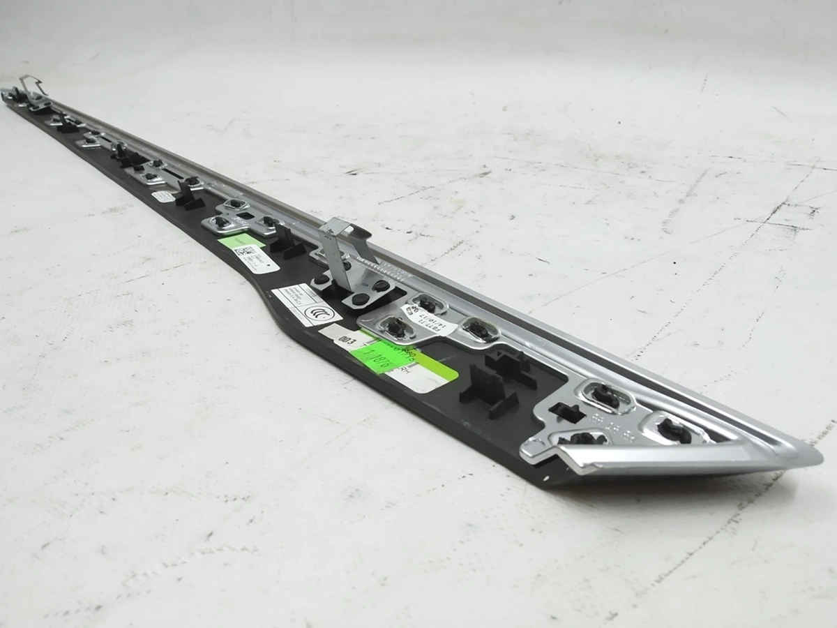 Накладка декоративна карти двері задньої правої CARBON FIBER Tesla model X 1036081-23-B