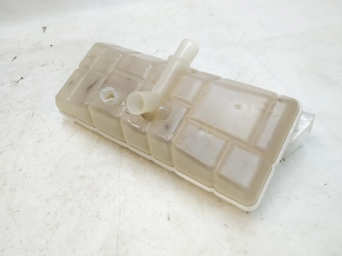 Расширительный бачок охлаждающей жидкости Tesla model S REST, model X 1036124-00-D