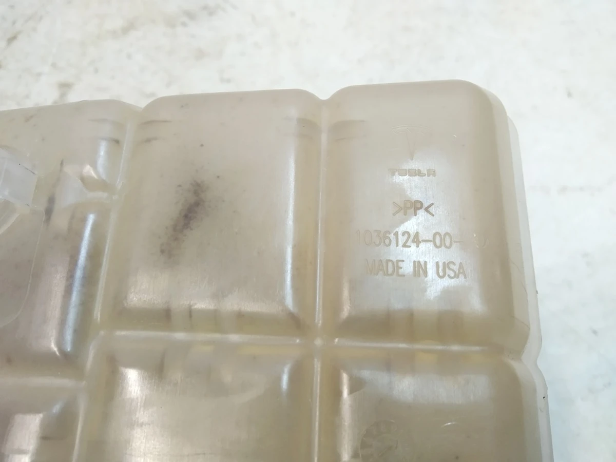 Расширительный бачок охлаждающей жидкости Tesla model S REST, model X 1036124-00-D