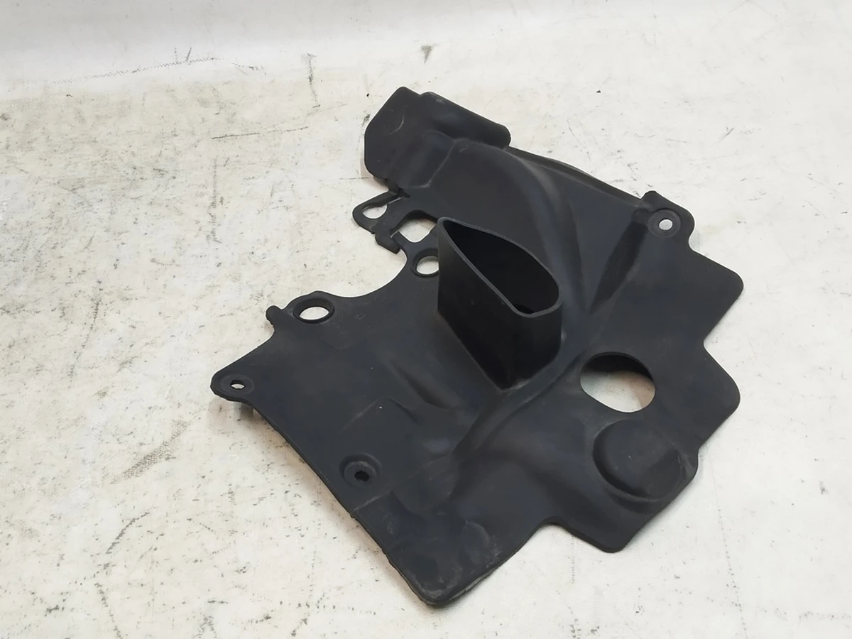 14 Накладка стакана переднего правая резиновая Tesla Model X 1036212-00-D