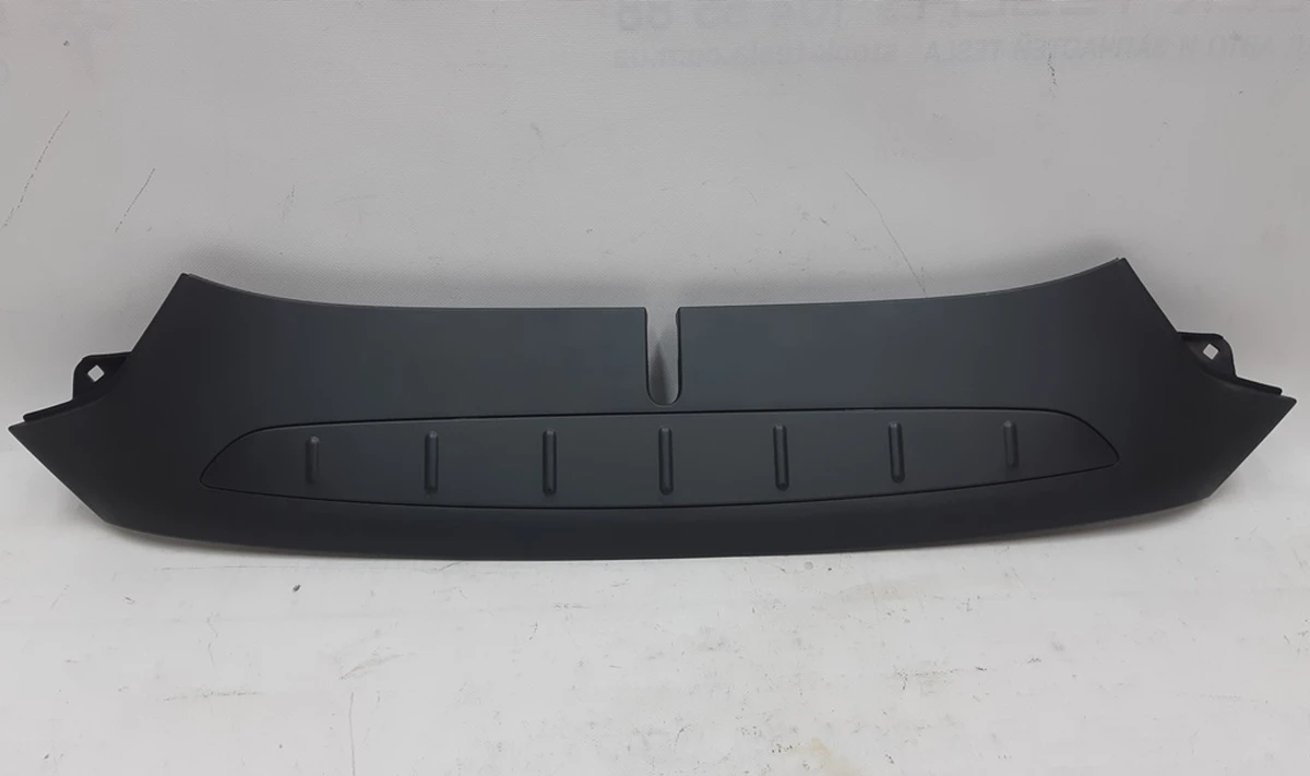 1 Подкапотный пластик бокса передний NEW с клипсами Tesla model X 1036234-00-F