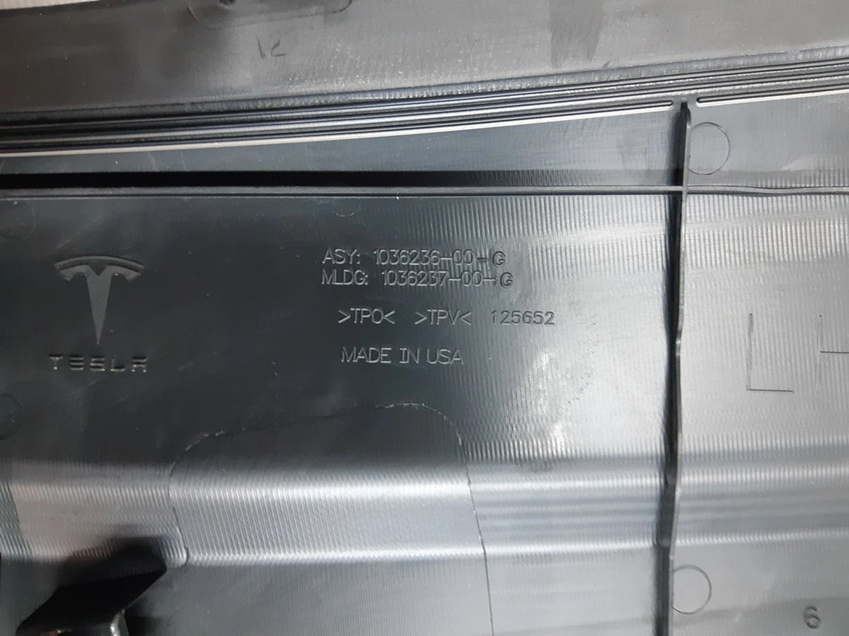 Подкапотный пластик бокса левый NEW Tesla model X 1036236-00-G