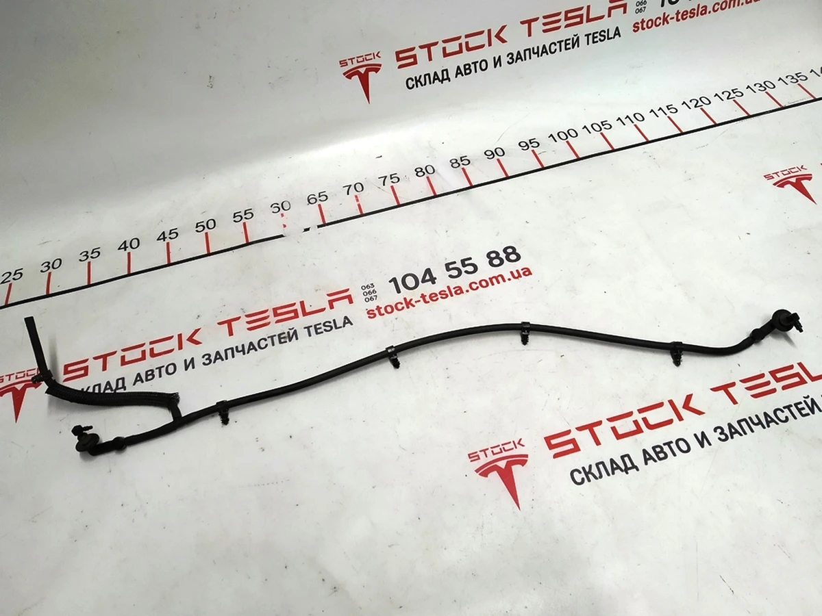 17 Магистраль омывателя лобового стекла подкапотная с переходниками в сборе Tesla model X 1050080-00-D