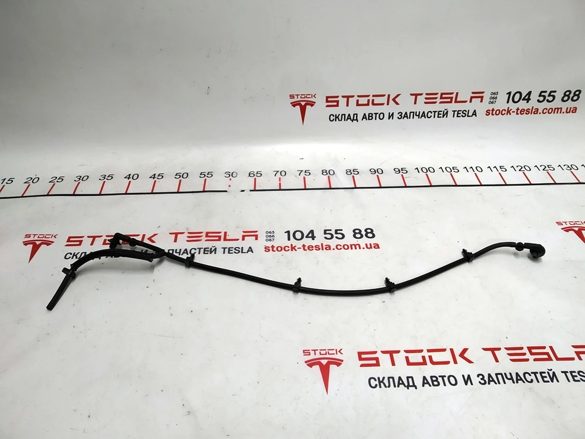 17 Магистраль омывателя лобового стекла подкапотная с переходниками в сборе Tesla model X 1050080-00-D