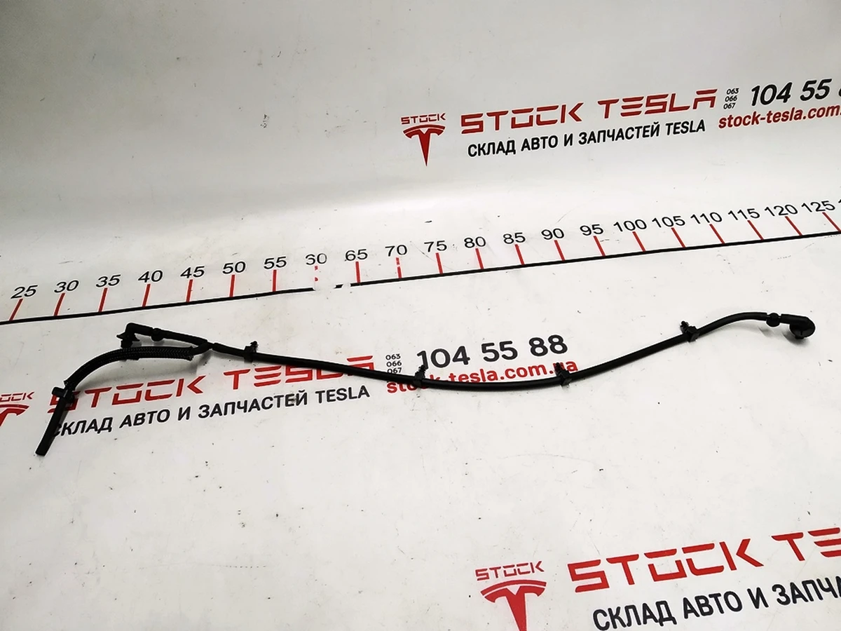 17 Магистраль омывателя лобового стекла подкапотная с переходниками в сборе Tesla model X 1050080-00-D
