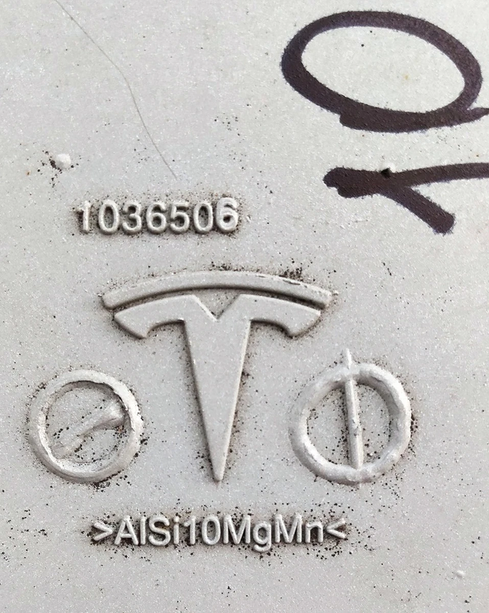 1 MODEL X CENTER SPINE ASSY (ridge) with additional fragments Tesla model X 1069459-S0-A