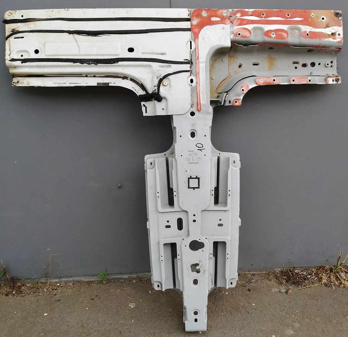 1 MODEL X CENTER SPINE ASSY (ridge) with additional fragments Tesla model X 1069459-S0-A